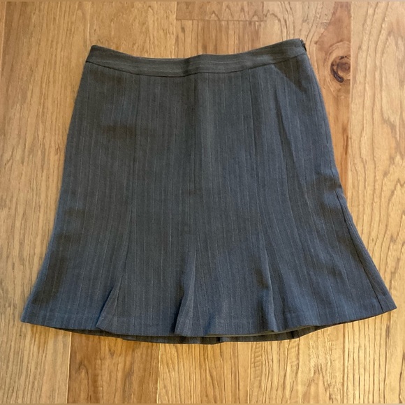 LOFT Dresses & Skirts - Ann Taylor GrayTweed Flare Knee Length Skirt